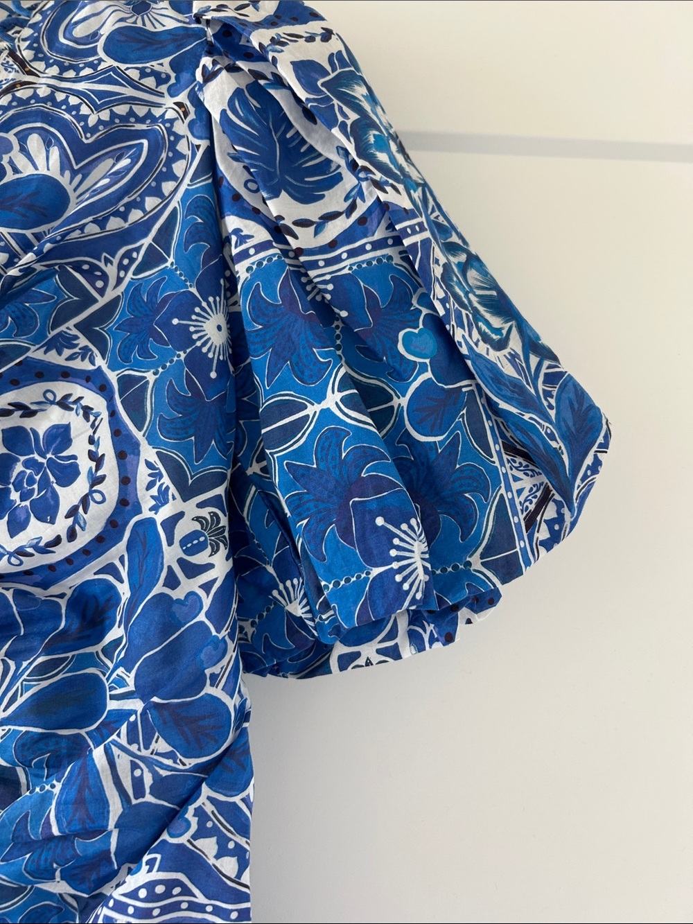 FARM Rio Tile Dream Puff Sleeve Mini Dress Blue - Picture 4 of 8